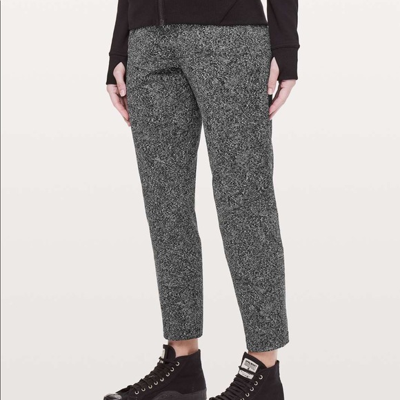 🌺 Lululemon on the fly jacquard pants